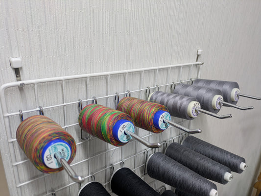 虹色のロックミシン糸を使用したスカートのご案内｜特殊仕様に対応しています